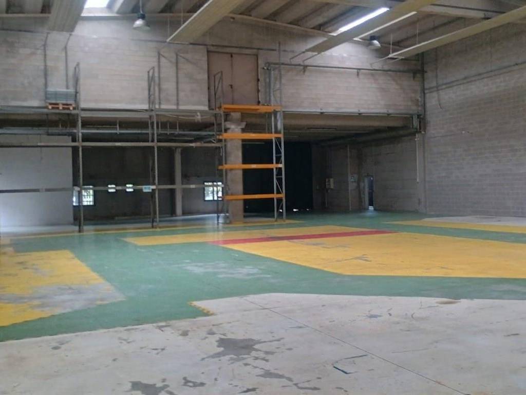 locale commerciale in vendita a Cusano Milanino