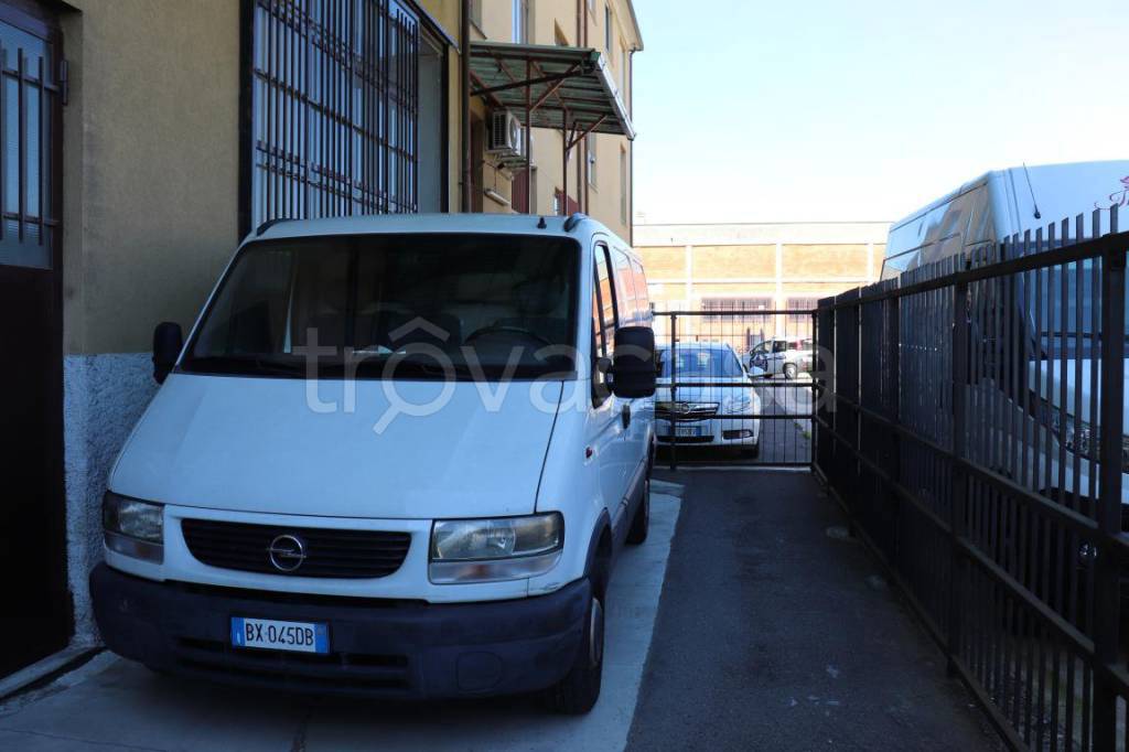 locale commerciale in vendita a Cusano Milanino