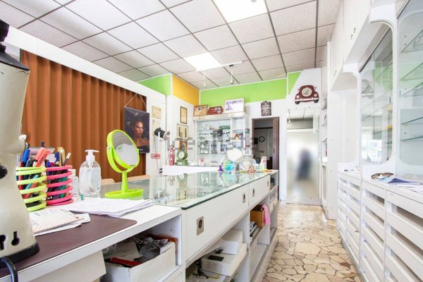 negozio in vendita a Cusano Milanino