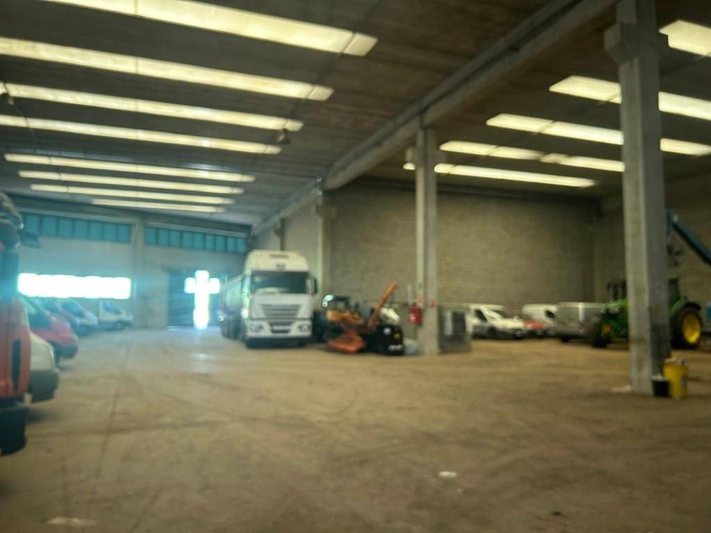 locale commerciale in vendita a Cusano Milanino
