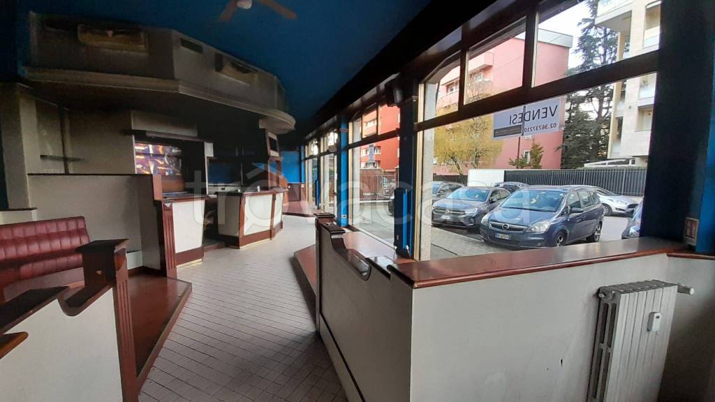 negozio in vendita a Cusano Milanino