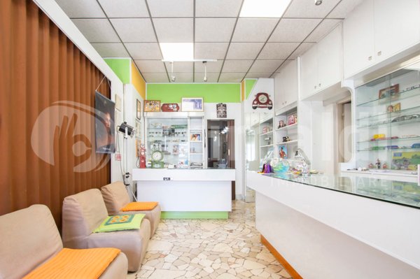 negozio in vendita a Cusano Milanino