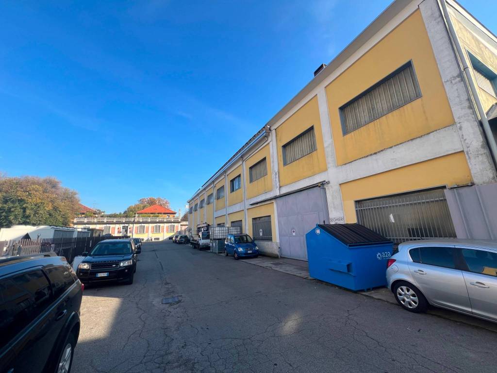 locale commerciale in vendita a Cusano Milanino