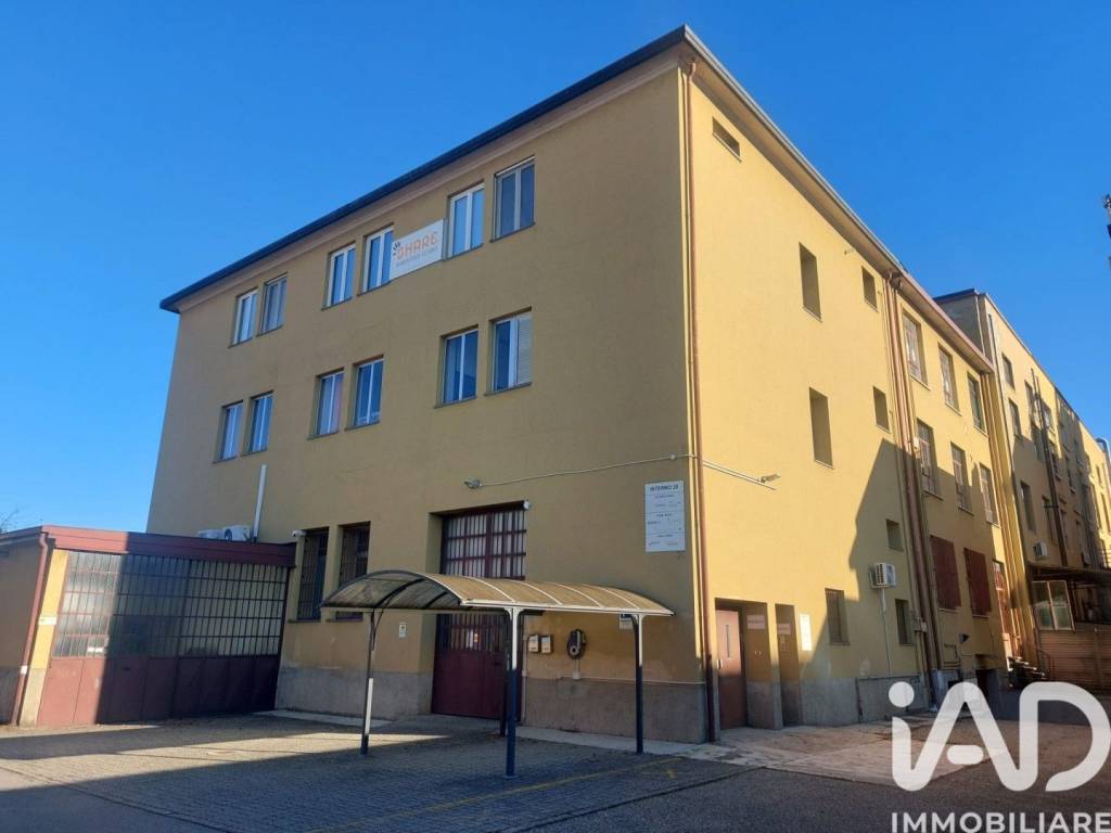 locale commerciale in vendita a Cusano Milanino