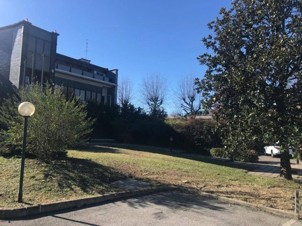 locale commerciale in vendita a Cusano Milanino