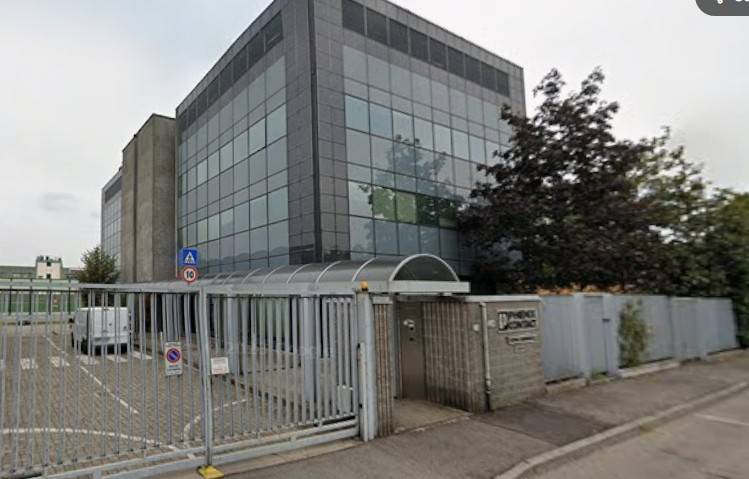 locale commerciale in vendita a Cusano Milanino