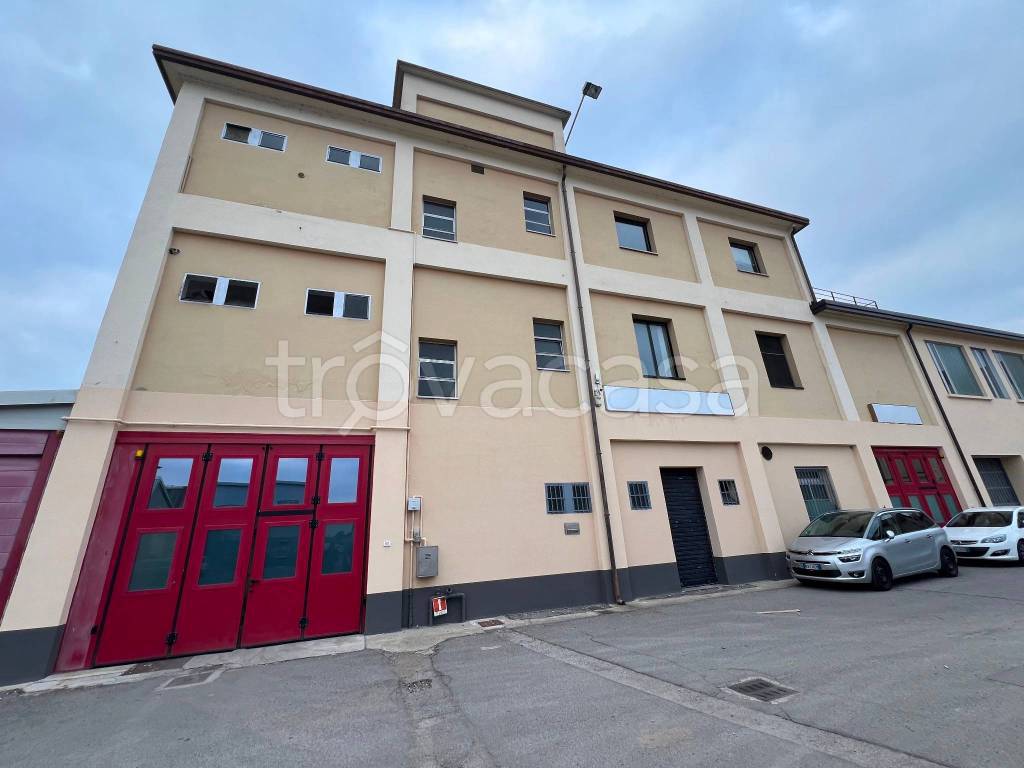 capannone in vendita a Cusano Milanino