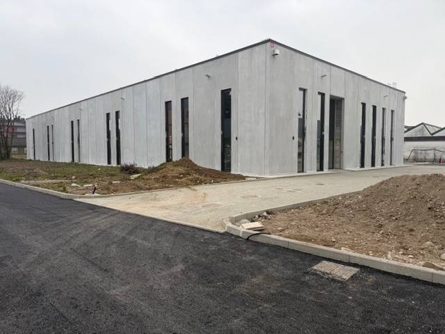 locale commerciale in vendita a Cusano Milanino