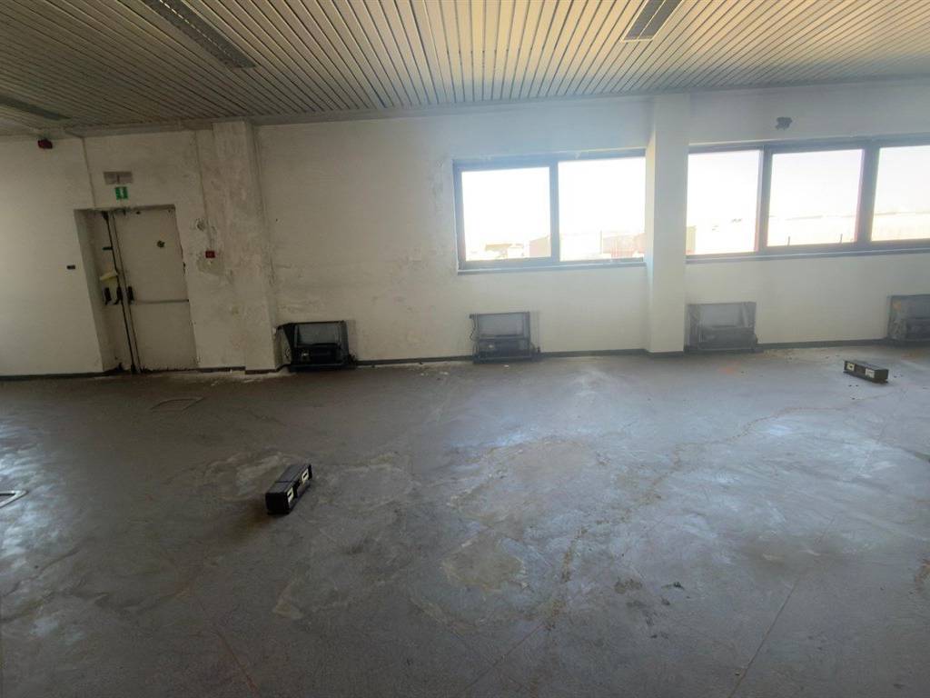 locale commerciale in vendita a Cusano Milanino