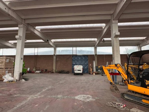 capannone in vendita a Cusano Milanino