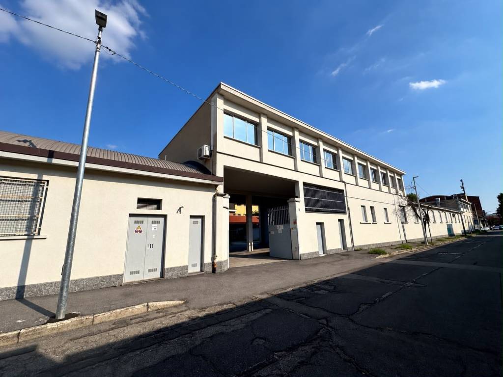 locale commerciale in vendita a Cusano Milanino
