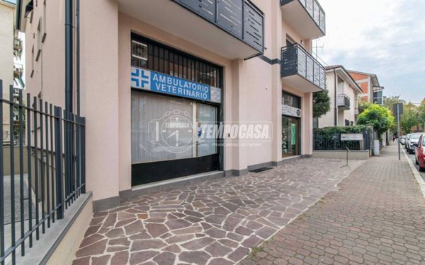 locale commerciale in vendita a Cusano Milanino