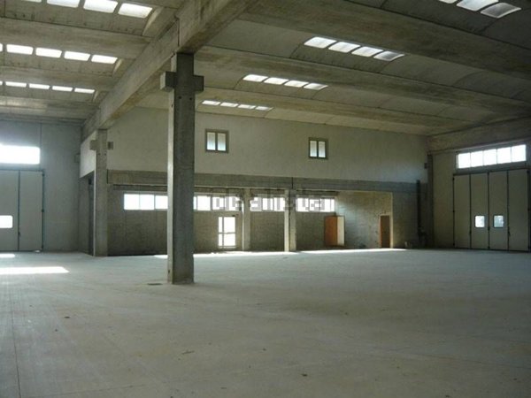 capannone in vendita a Dairago