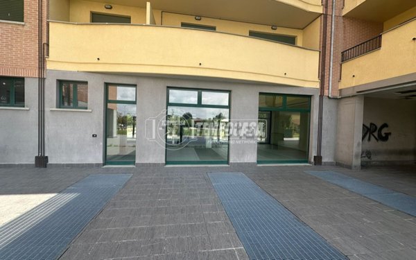 negozio in vendita a Dairago