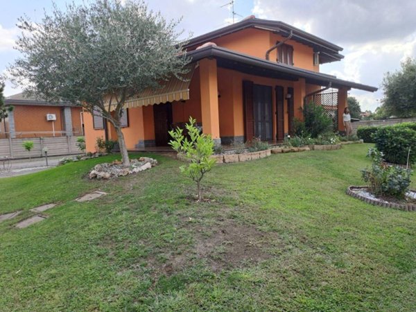 casa indipendente in vendita a Dairago