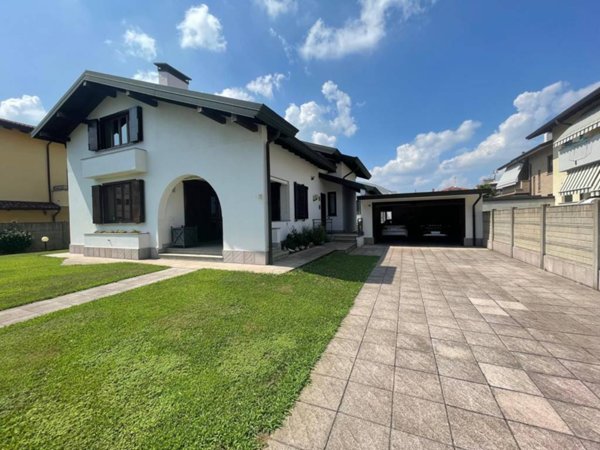 casa indipendente in vendita a Dairago