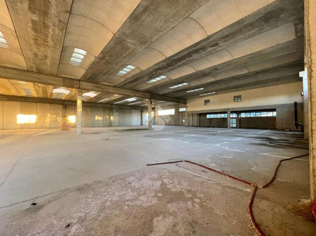 locale commerciale in vendita a Dairago