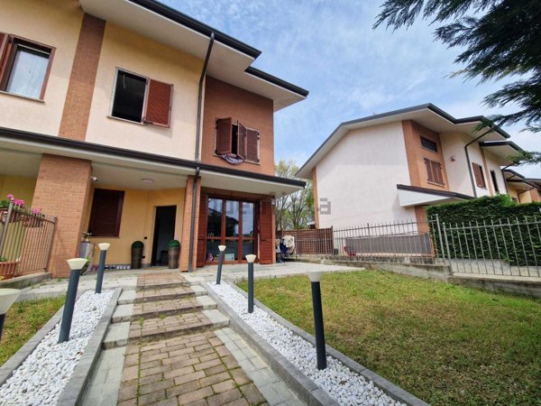 casa indipendente in vendita a Dairago