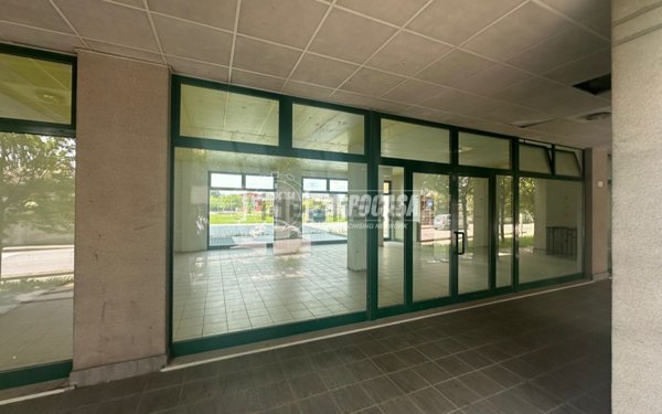 negozio in vendita a Dairago