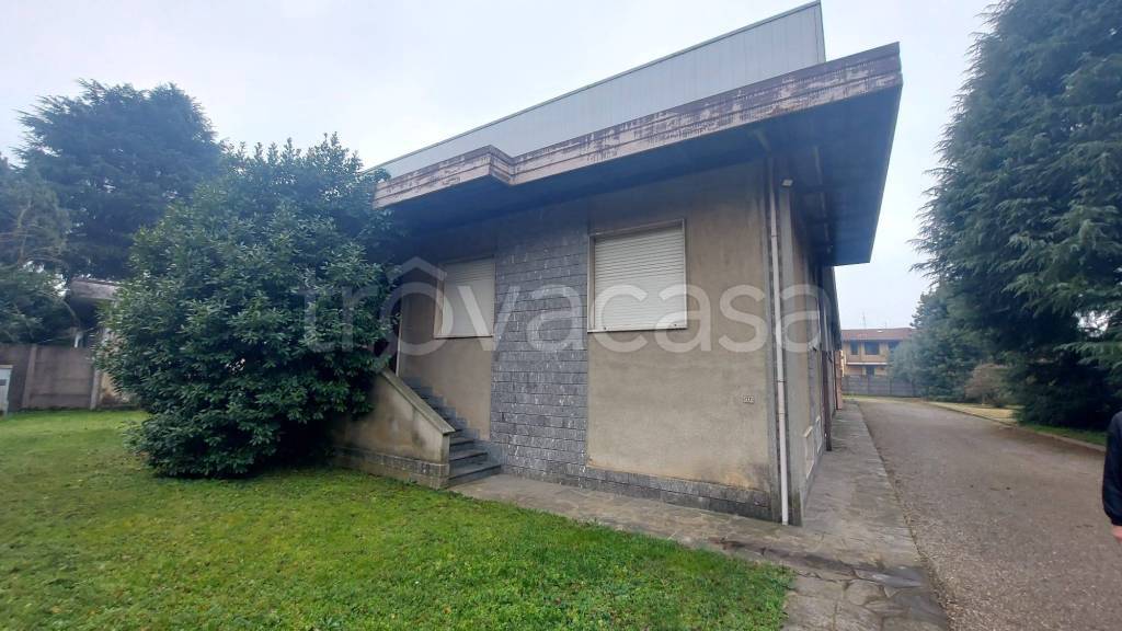 locale commerciale in vendita a Dairago