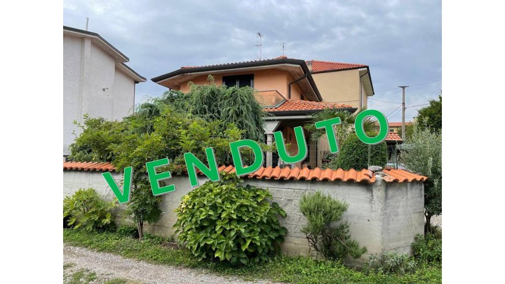 casa indipendente in vendita a Dairago