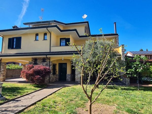 casa indipendente in vendita a Dairago