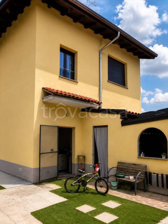 casa indipendente in vendita a Dairago