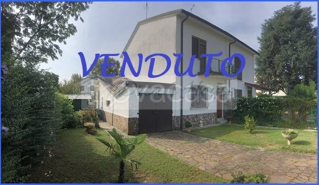 casa indipendente in vendita a Dresano