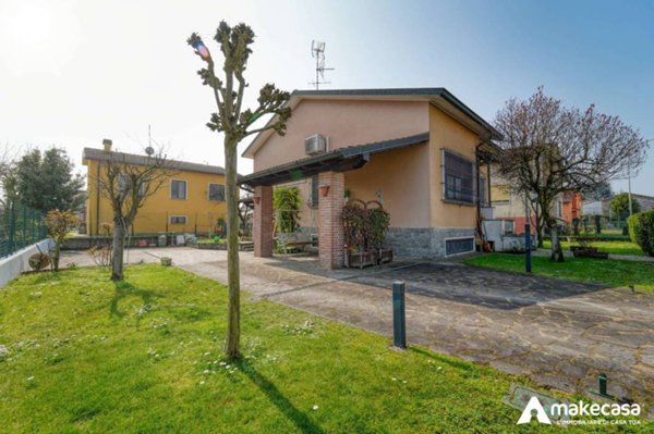 casa indipendente in vendita a Dresano