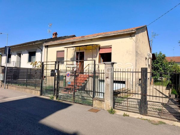 casa indipendente in vendita a Dresano