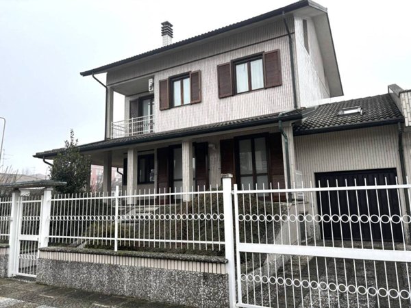 casa indipendente in vendita a Gaggiano