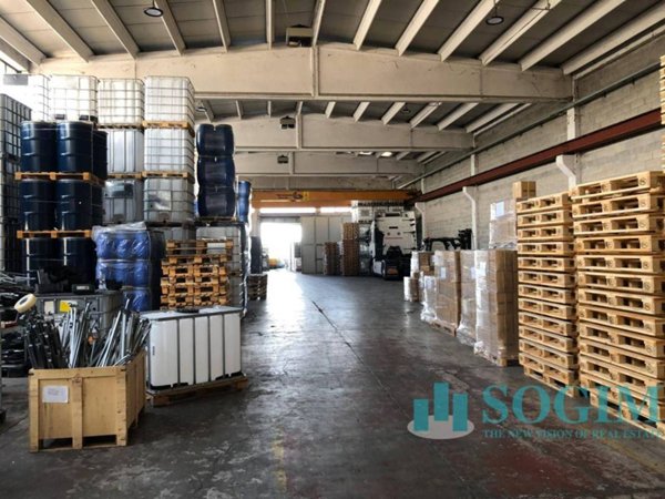 locale commerciale in vendita a Gaggiano in zona Vigano