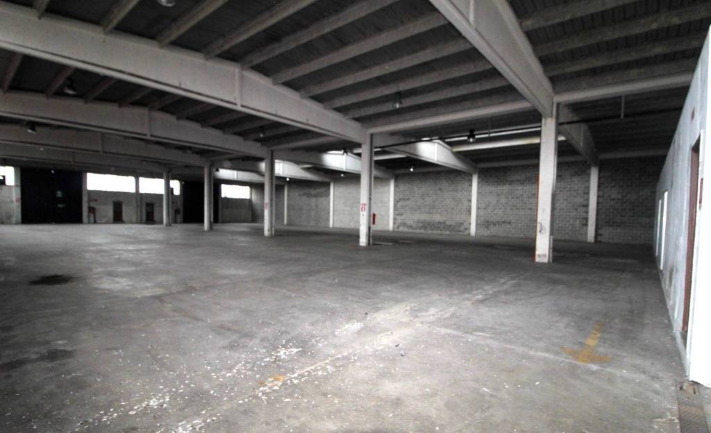 locale commerciale in vendita a Gaggiano in zona Vigano