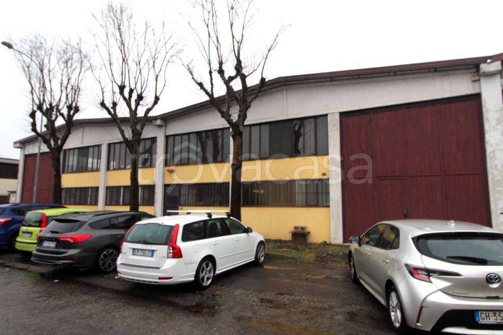 locale commerciale in vendita a Gaggiano in zona Vigano