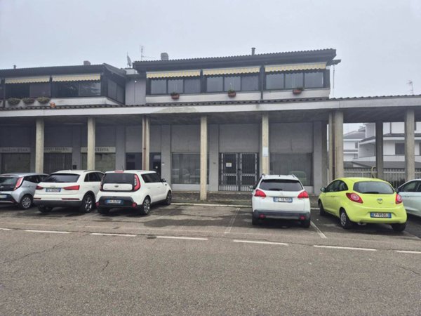 negozio in vendita a Gaggiano in zona Vigano