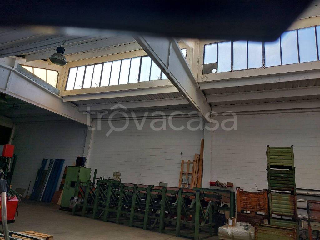 locale commerciale in vendita a Gaggiano in zona Vigano