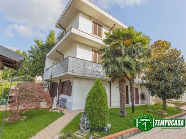 casa indipendente in vendita a Gaggiano in zona Vigano
