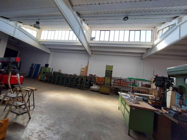 locale commerciale in vendita a Gaggiano in zona Vigano