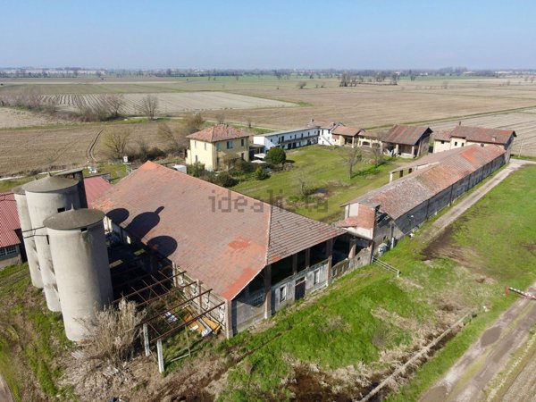 locale di sgombero in vendita a Gaggiano