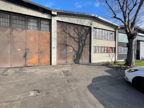 locale commerciale in vendita a Gaggiano in zona Vigano