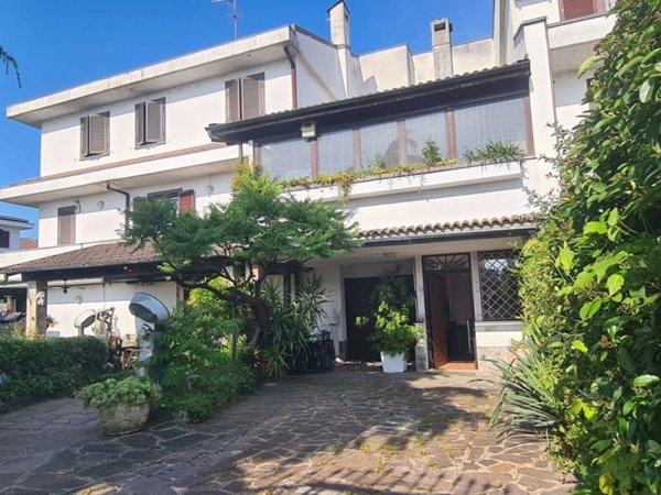 casa indipendente in vendita a Gaggiano in zona Vigano