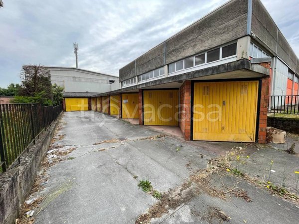 locale di sgombero in vendita a Gaggiano