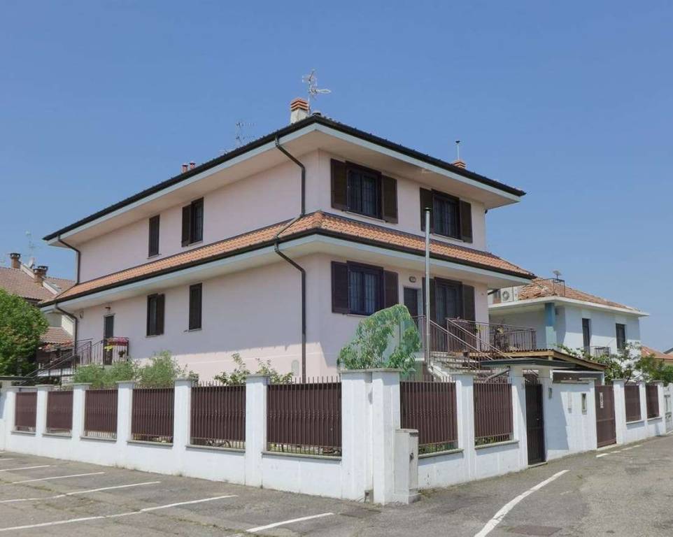 casa indipendente in vendita a Gaggiano