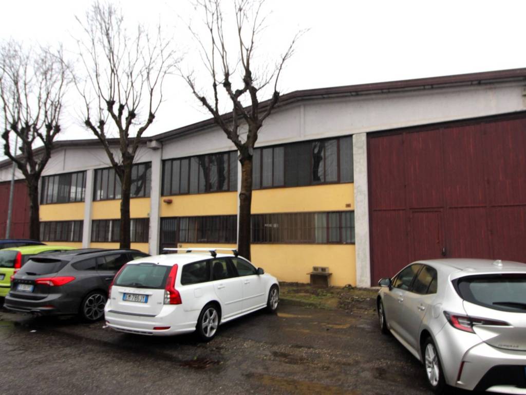 locale commerciale in vendita a Gaggiano in zona Vigano
