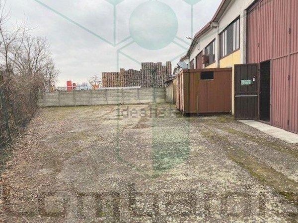 capannone in vendita a Gaggiano in zona Vigano