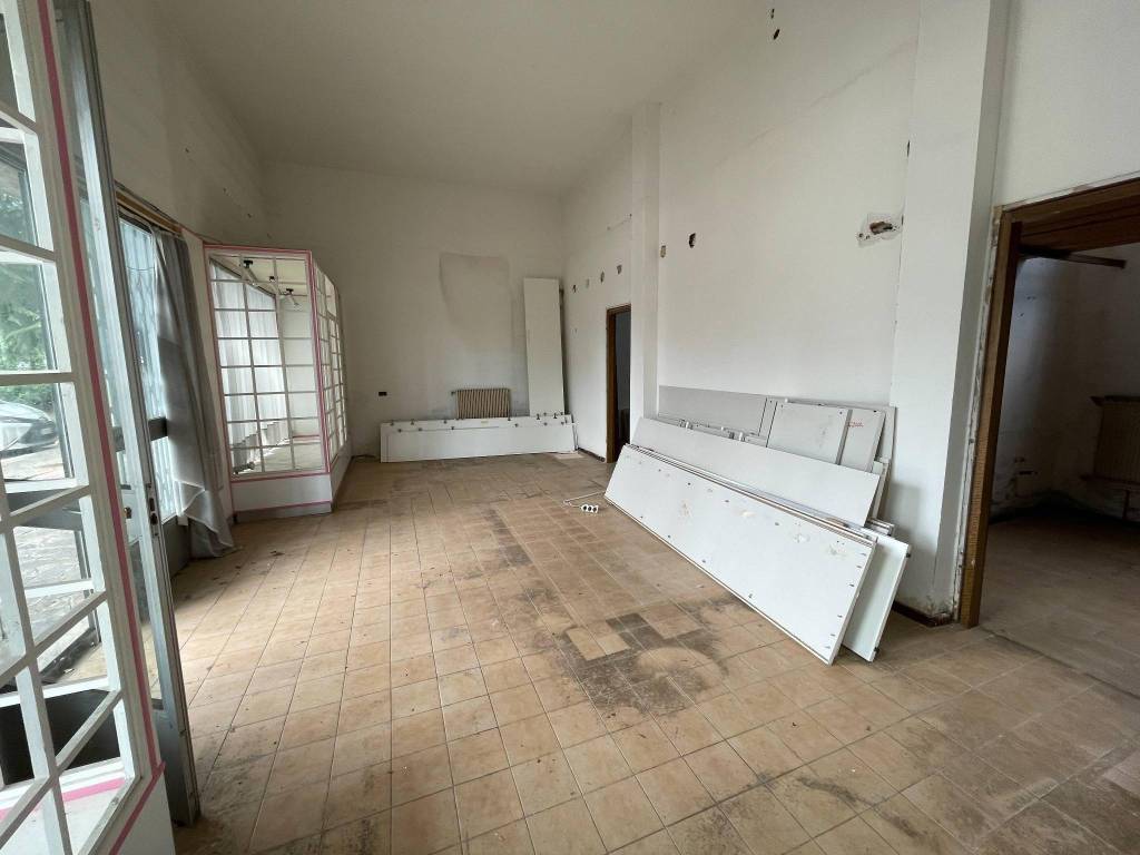 negozio in vendita a Gaggiano in zona Vigano