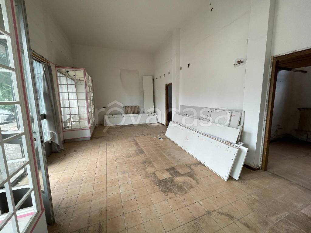 negozio in vendita a Gaggiano in zona Vigano