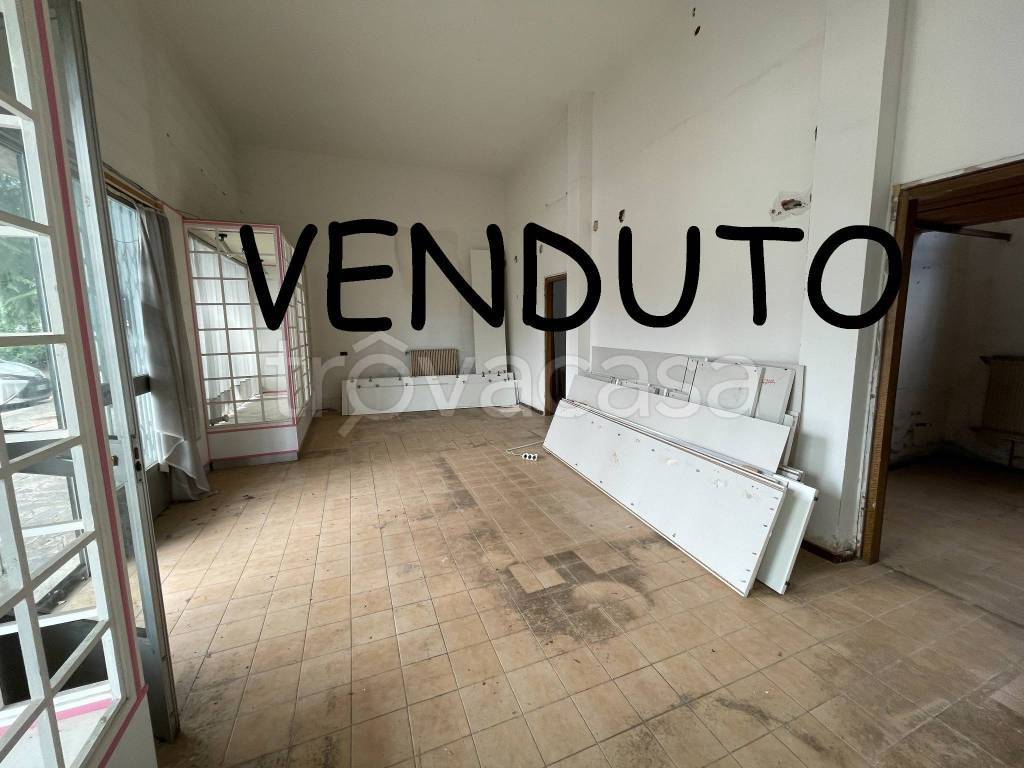 negozio in vendita a Gaggiano in zona Vigano