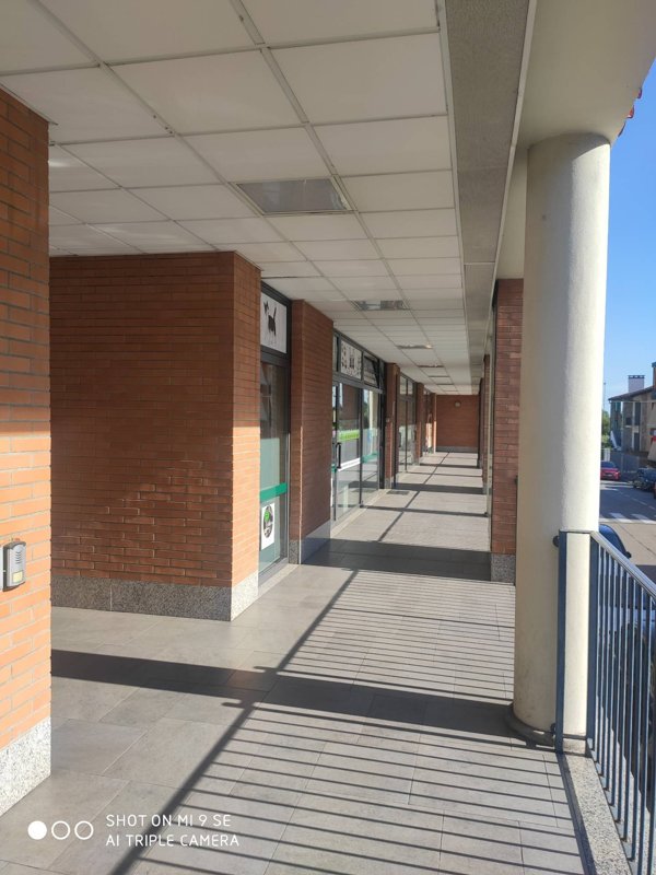 locale commerciale in vendita a Gaggiano