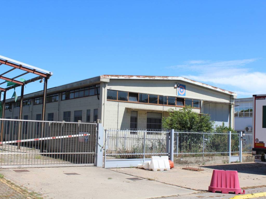 capannone in vendita a Gaggiano in zona Vigano